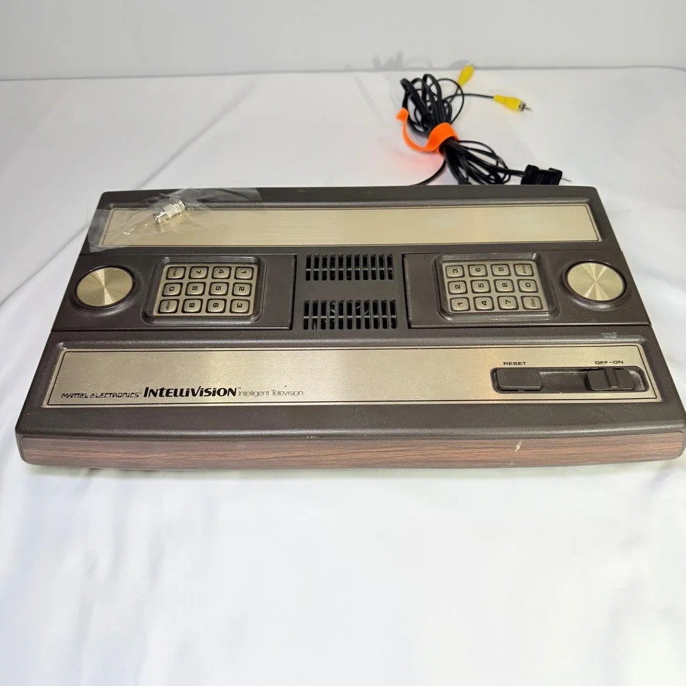 Mattel Electronics Intellivision Model 2609 Vintage Video Game Console Woodgrain